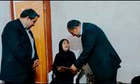 خانه‌ای ساده اما آسمانی؛ فرماندار بوشهر مهمان مادر شهید عباس سرخی شد